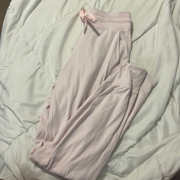 Lululemon strawberry milkshake joggers - Picture 1 of 4